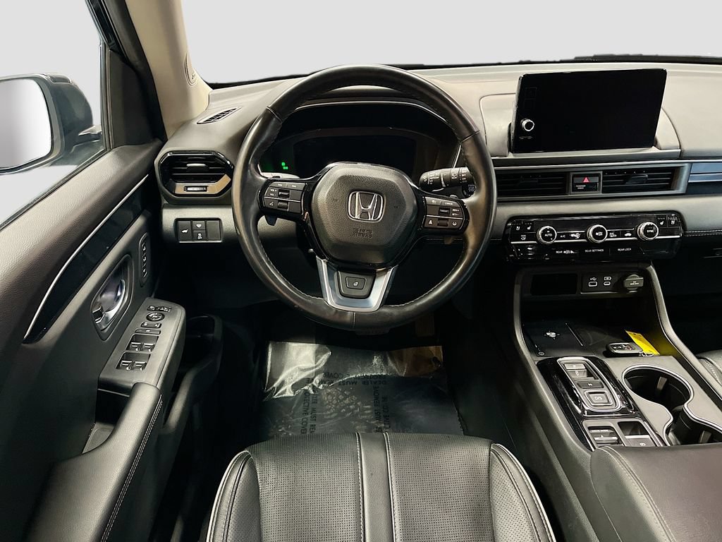 Used 2025 Honda Pilot Elite image 24