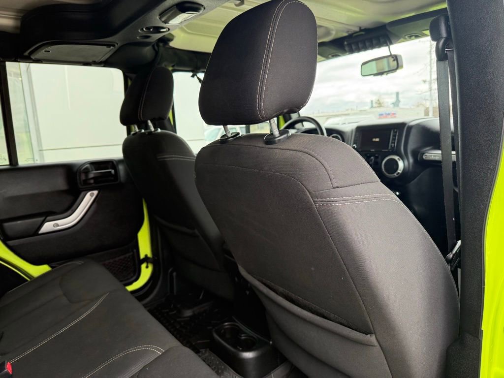 Used 2016 Jeep Wrangler Unlimited Rubicon w/ Connectivity Group image 22