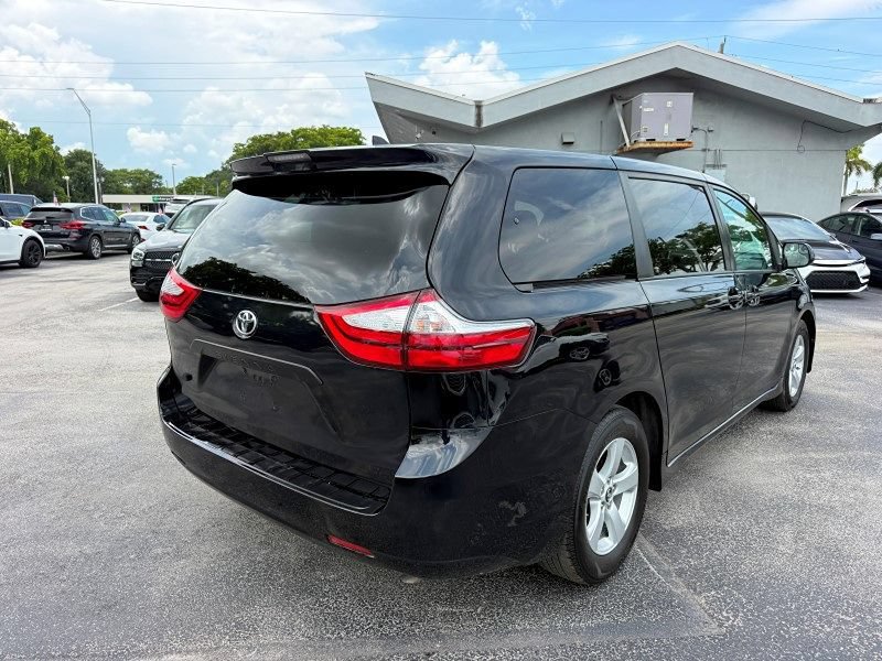 Used 2019 Toyota Sienna L FWD image 5