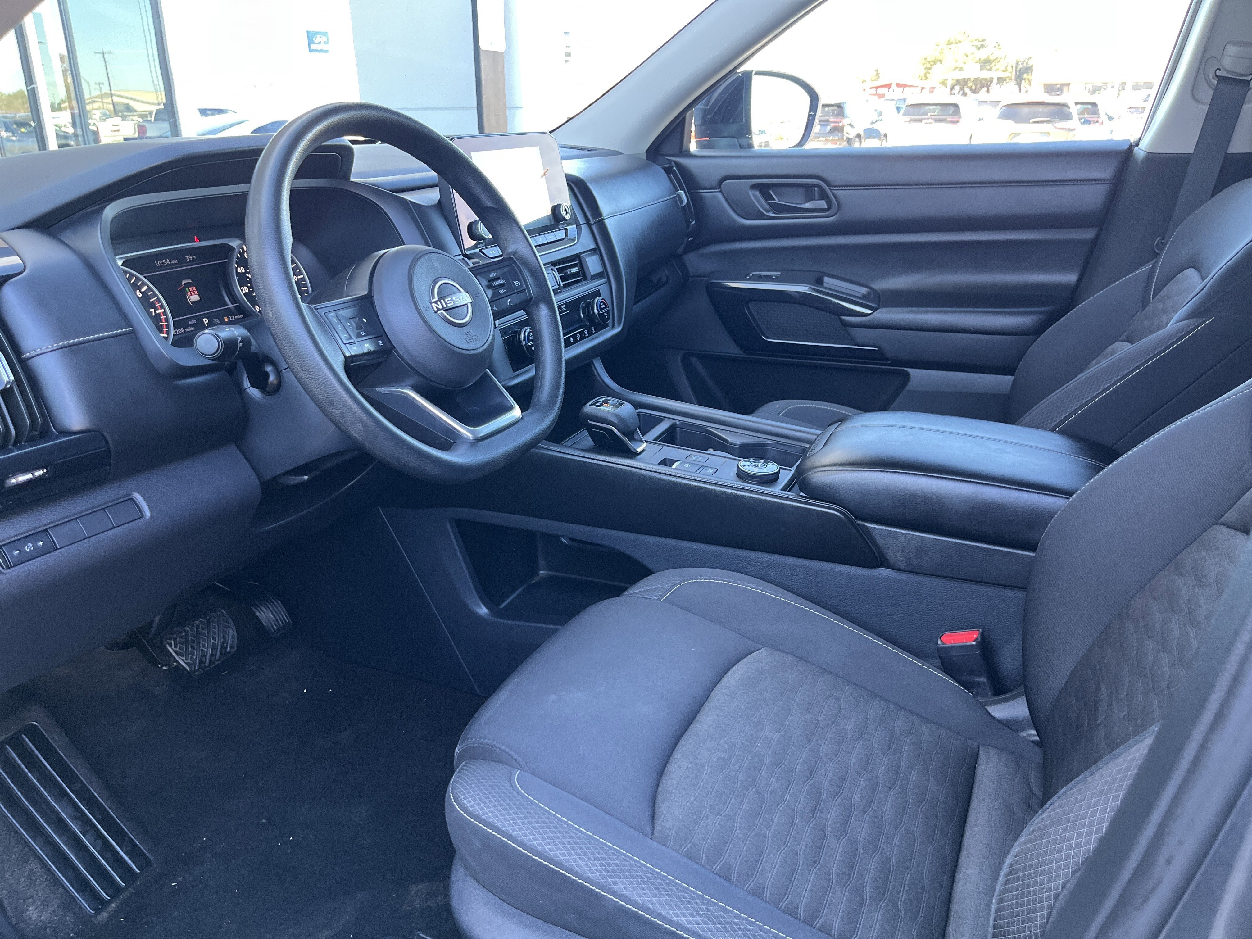 Used 2023 Nissan Pathfinder S image 8
