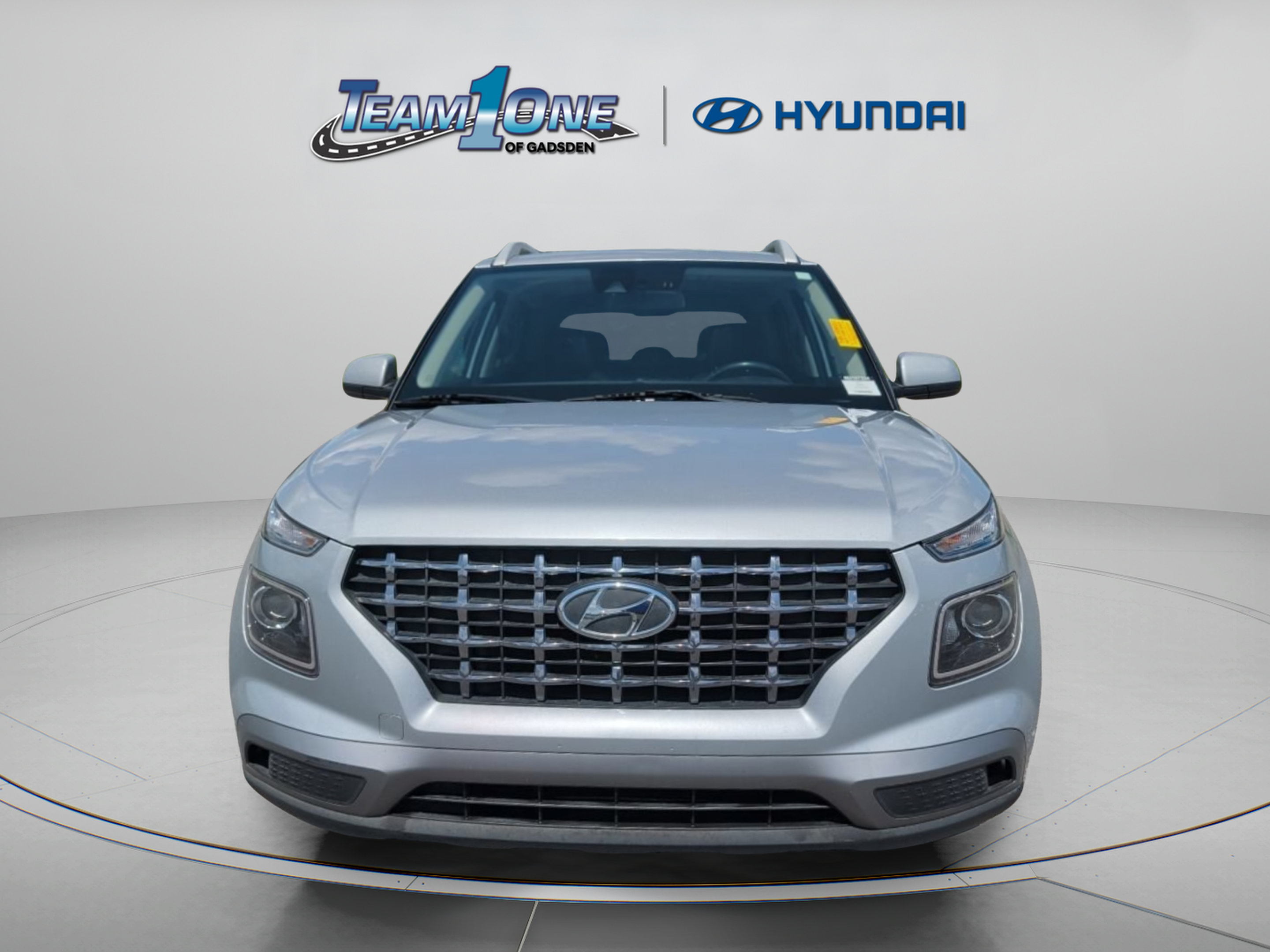 Used 2022 Hyundai Venue SEL FWD image 2