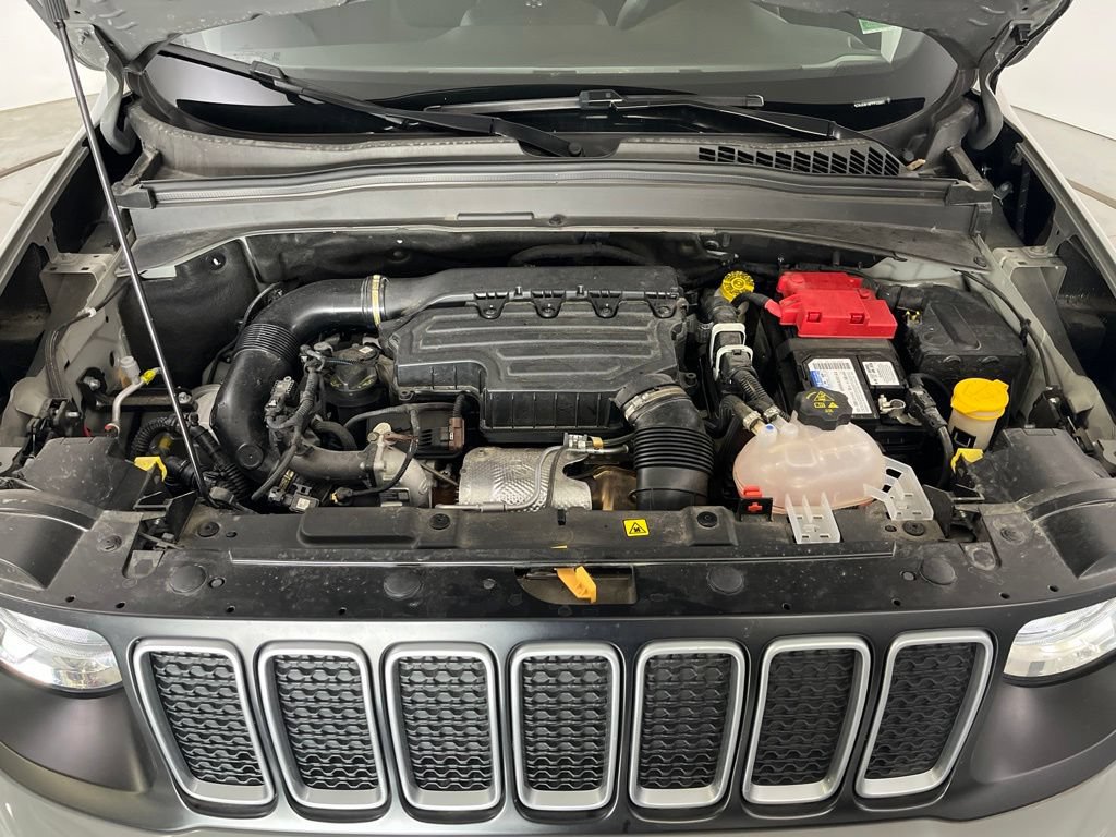 Used 2023 Jeep Renegade Latitude AWD/4WD image 9