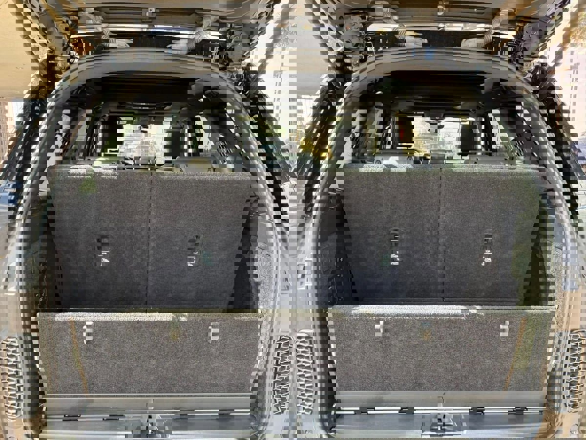 Used 2019 Land Rover Discovery HSE image 12