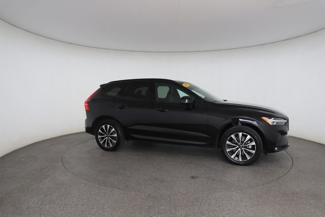 Used 2023 Volvo XC60 B5 Plus image 25