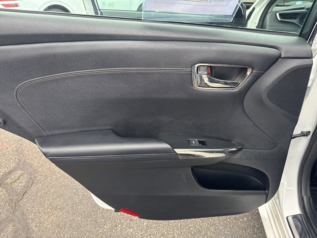 Used 2016 Toyota Avalon Limited image 38
