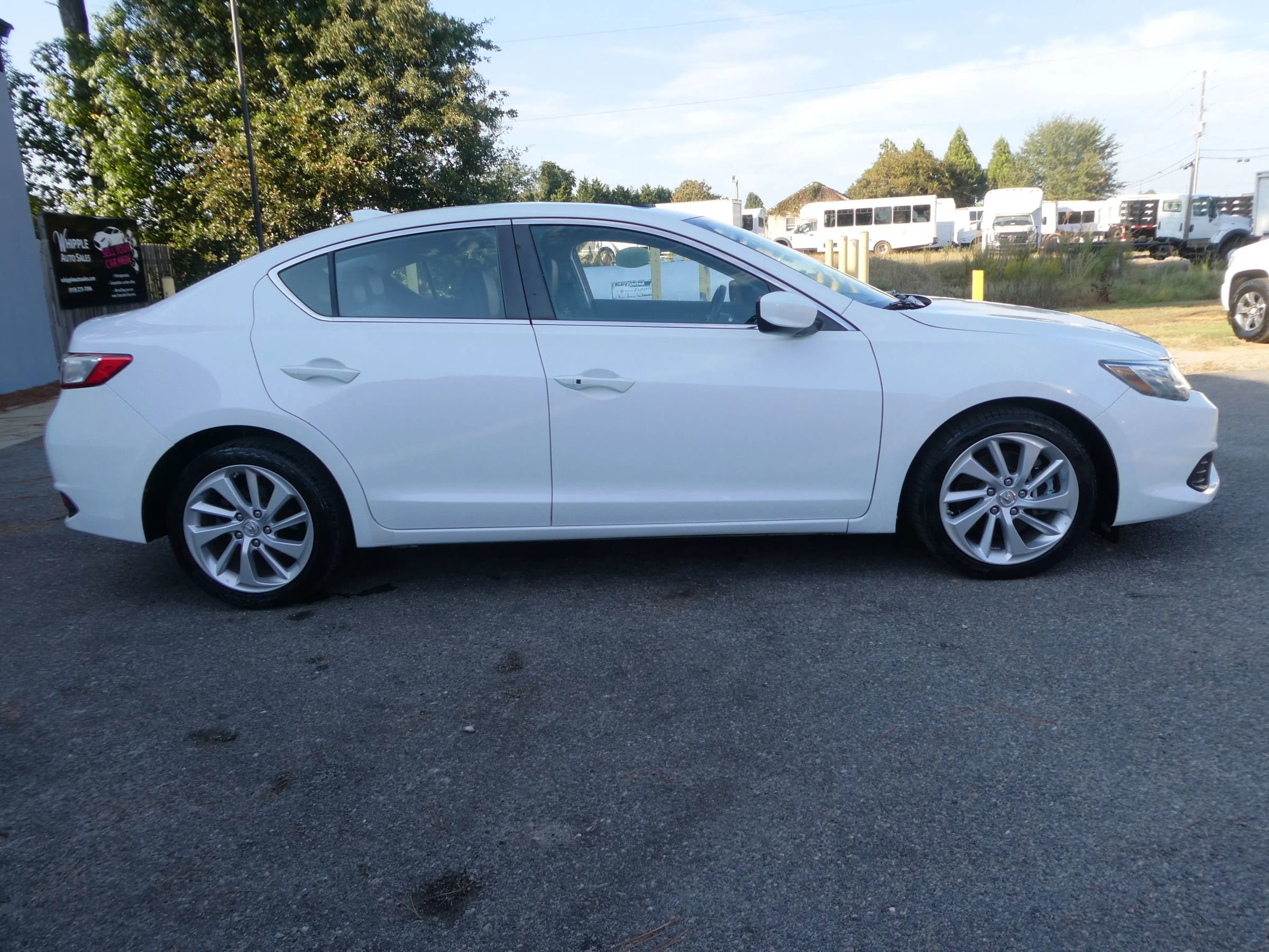 Used 2017 Acura ILX image 4