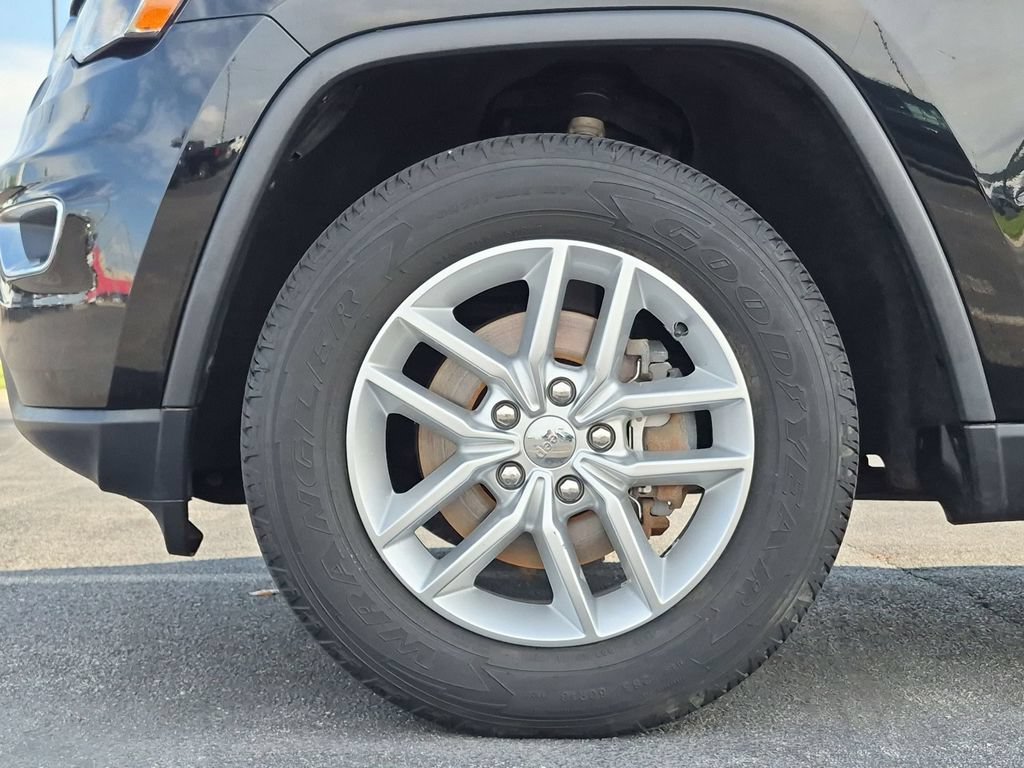 Used 2018 Jeep Grand Cherokee Laredo AWD/4WD image 32