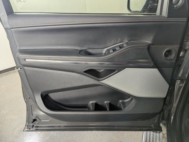 Used 2025 Lincoln Navigator Black Label image 10