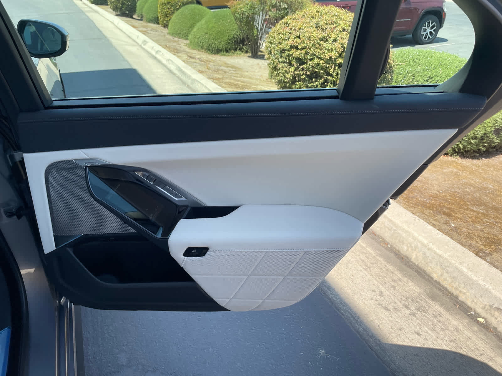 New 2025 BMW 740i w/ Executive Package image 18