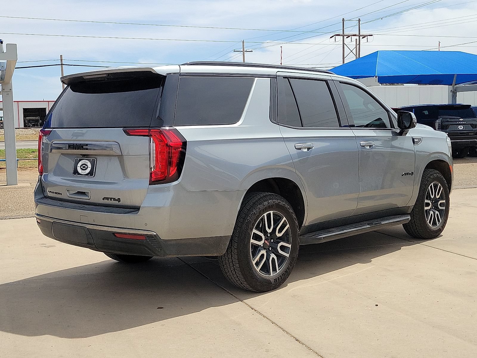 Used 2024 GMC Yukon AT4 w/ Technology Package AWD/4WD image 6