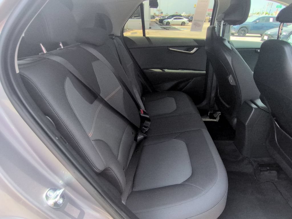 Used 2025 Kia Niro LX FWD image 28