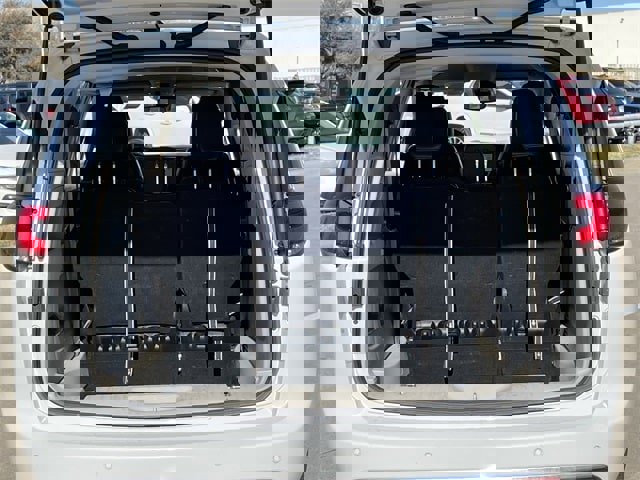 Used 2024 Chrysler Pacifica Touring-L image 28