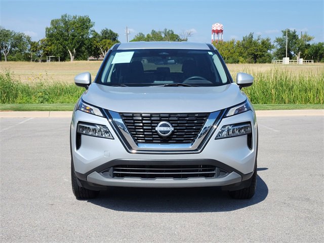 Used 2023 Nissan Rogue SV image 2