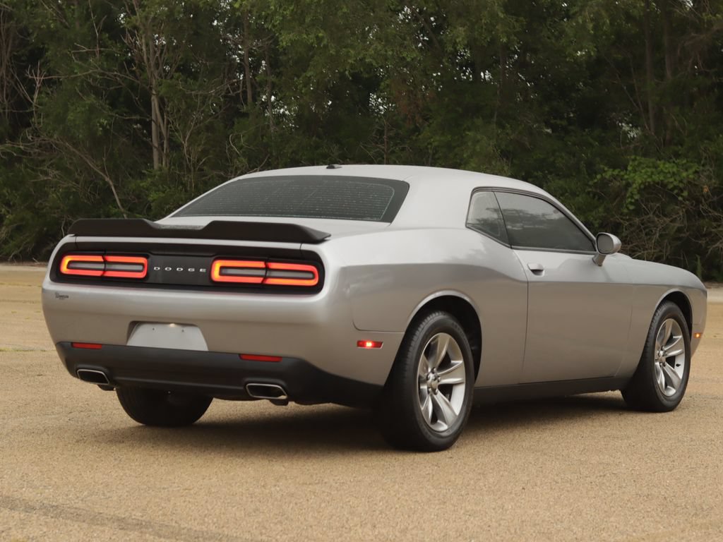 Used 2016 Dodge Challenger SXT RWD image 7