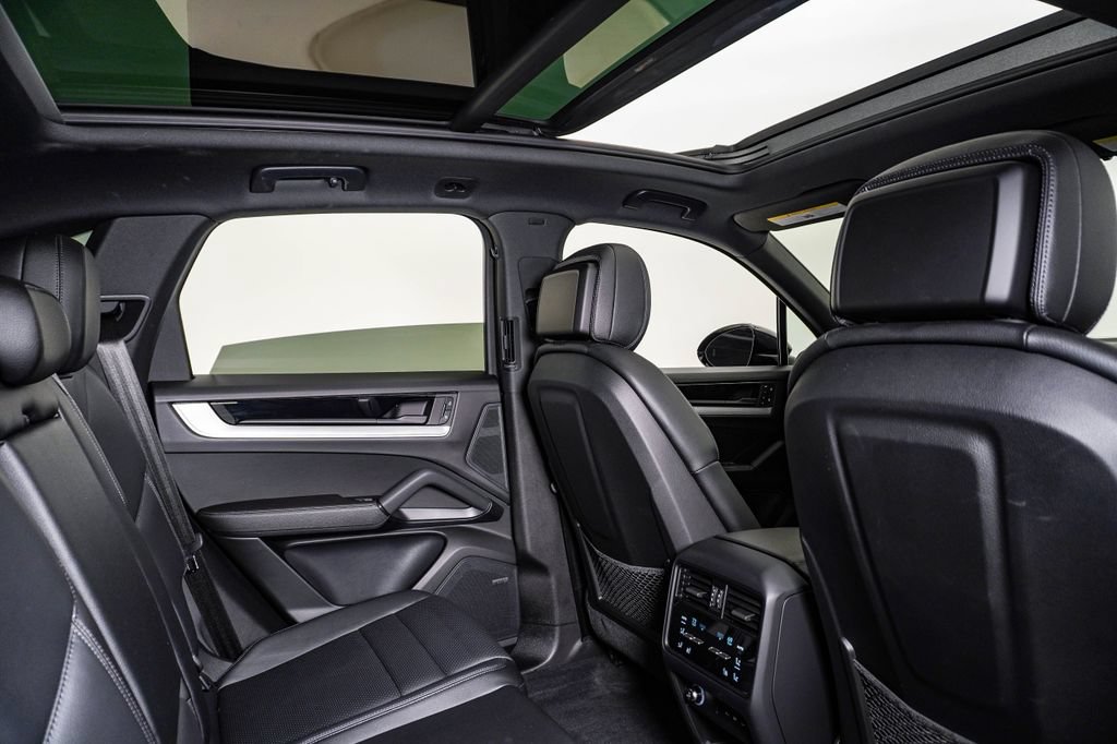 Certified 2024 Porsche Cayenne S AWD/4WD image 16