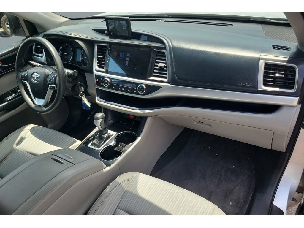 Used 2015 Toyota Highlander Plus FWD image 39