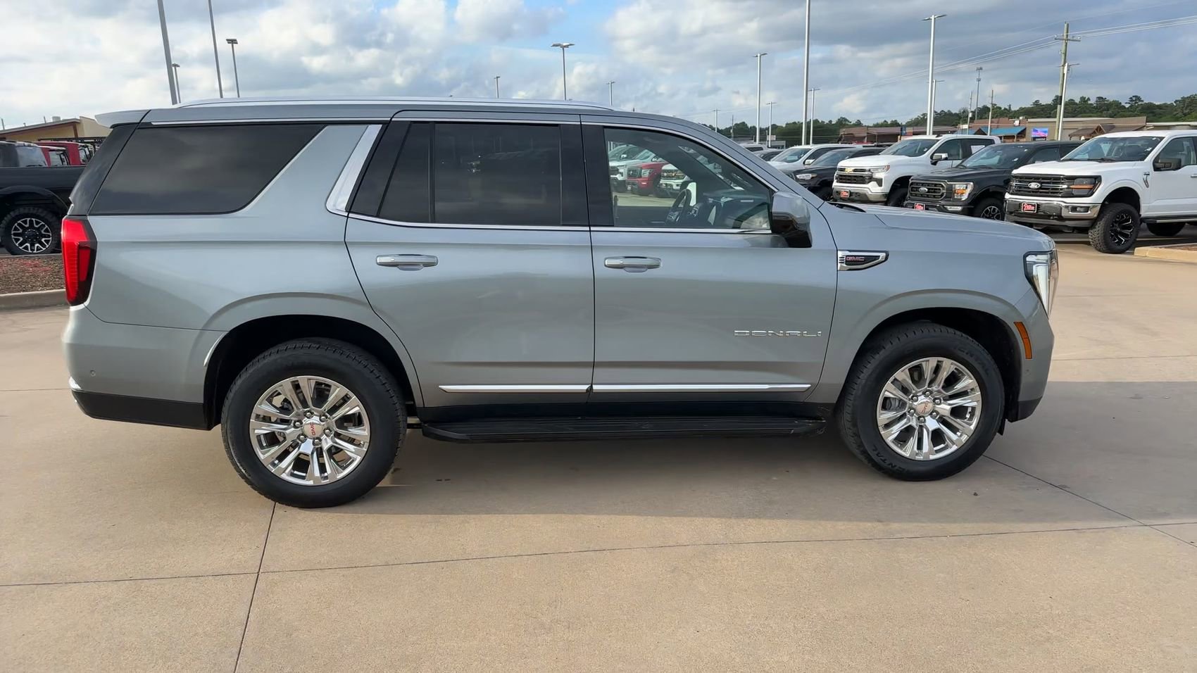 Certified 2025 GMC Yukon Denali AWD/4WD image 2