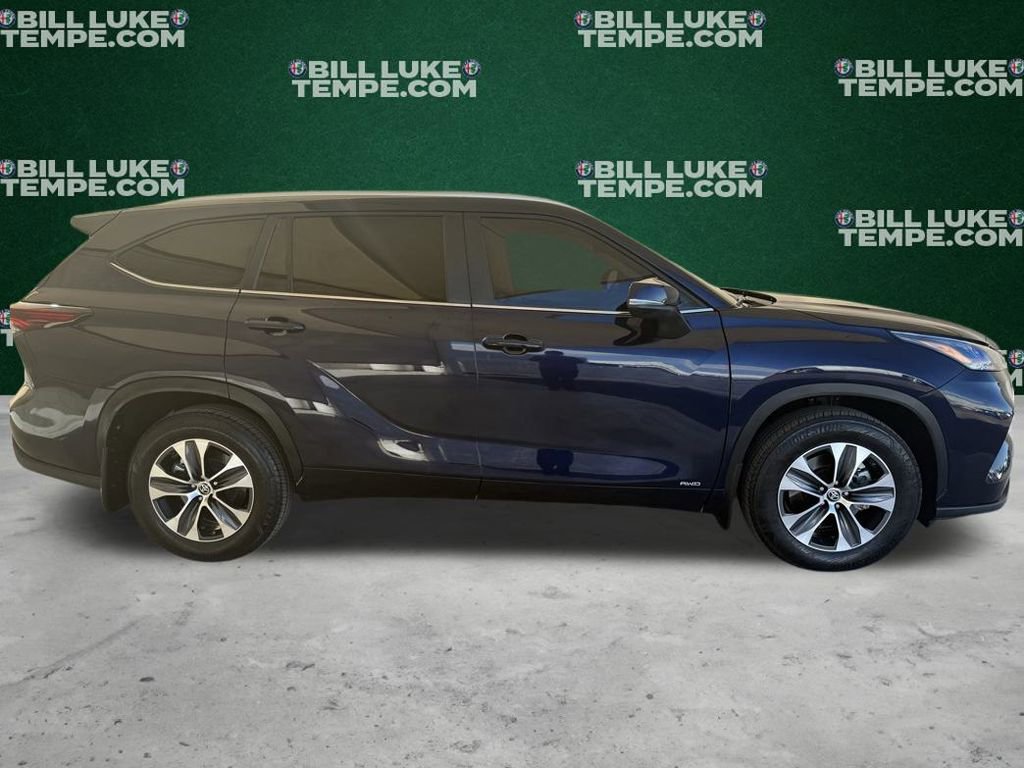 Used 2025 Toyota Highlander XLE image 4