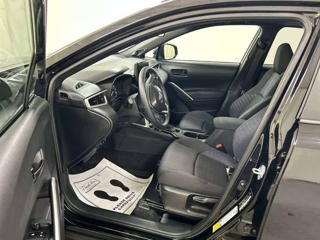 Used 2025 Toyota Corolla Cross AWD Hybrid w/ Moonroof Package image 9