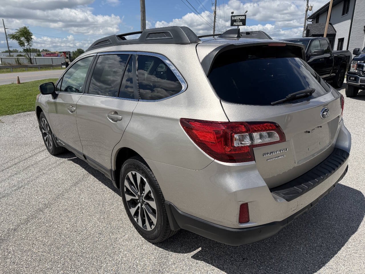 Used 2017 Subaru Outback 2.5i Limited AWD/4WD image 8