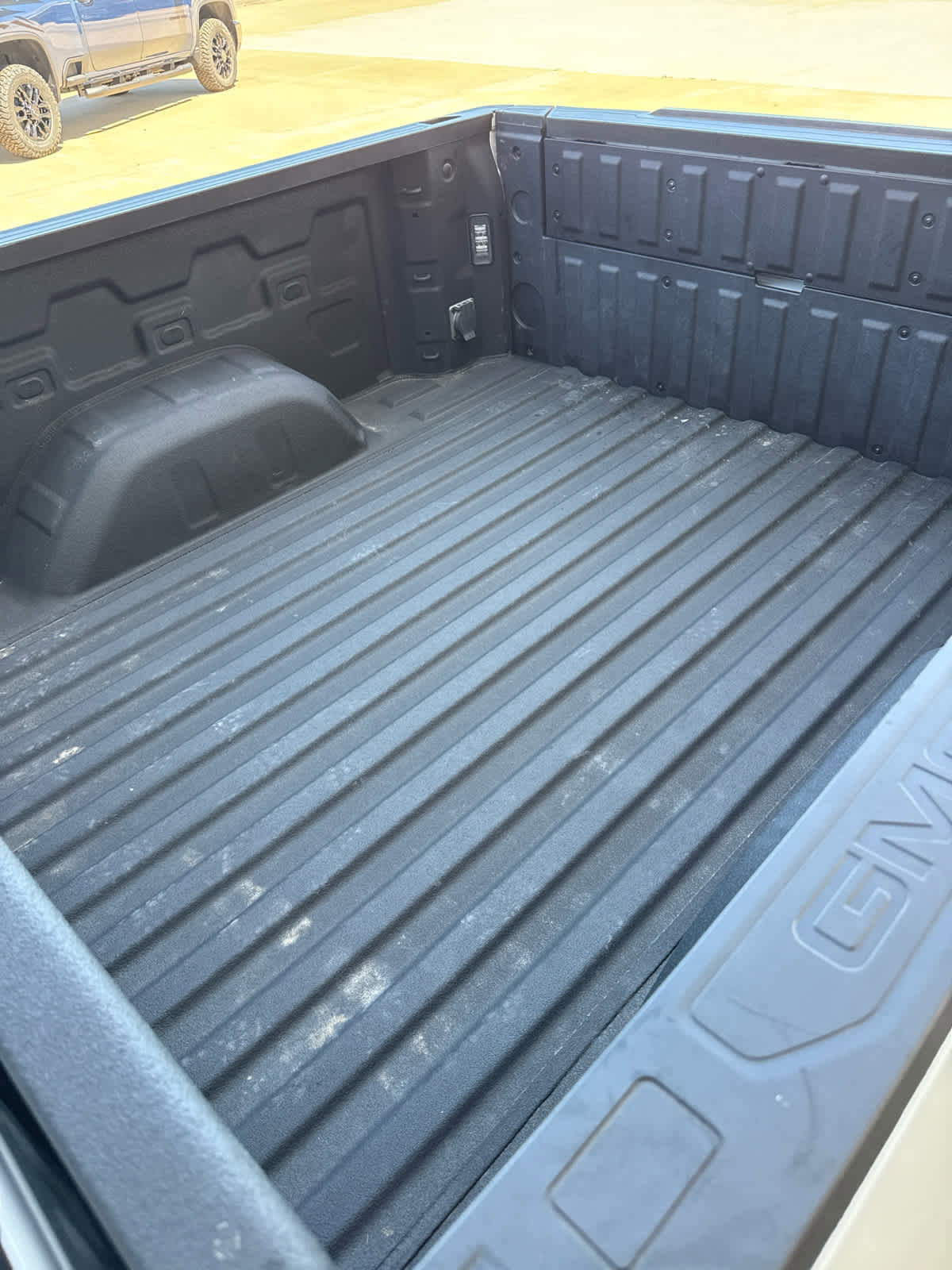 Used 2025 GMC Sierra 1500 SLT w/ SLT Premium Package image 32