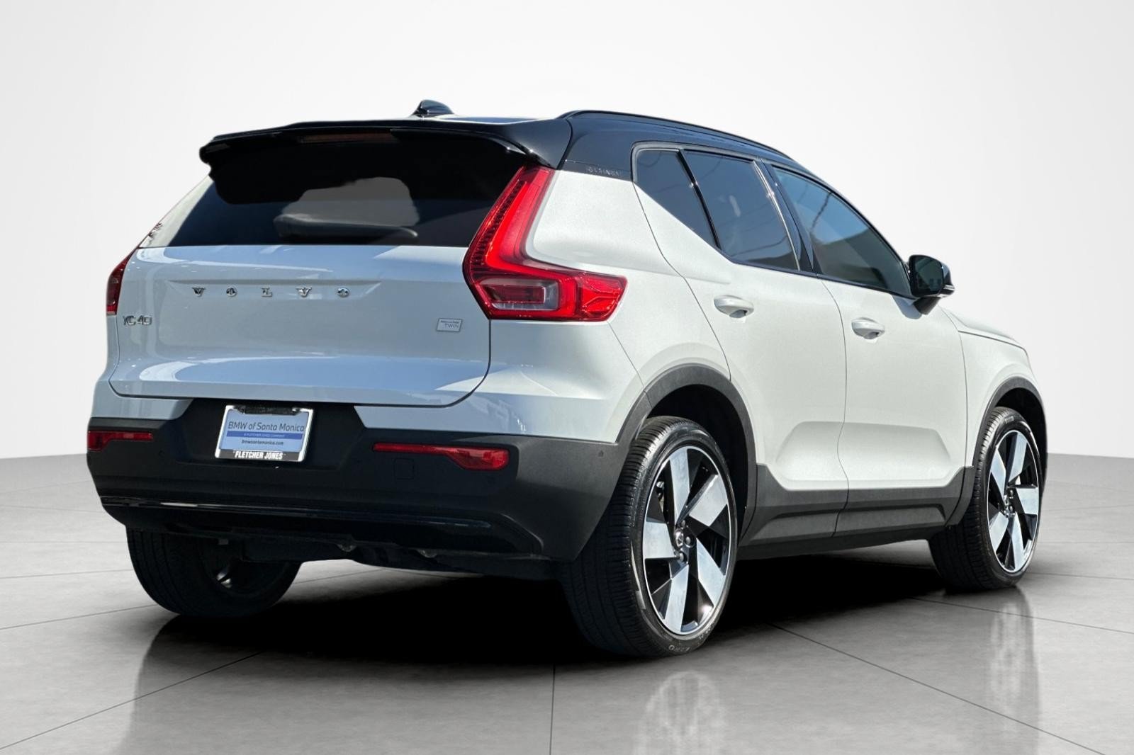 Used 2023 Volvo XC40 Recharge Ultimate w/ Protection Package Premier AWD/4WD image 5
