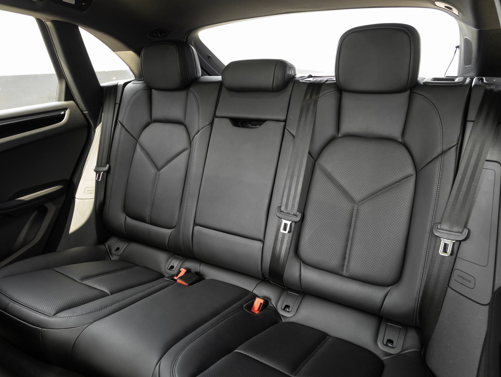 Used 2025 Porsche Macan image 29