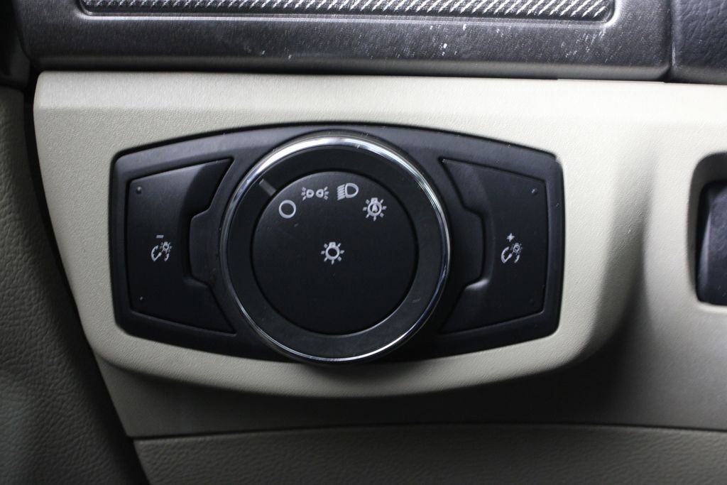 Used 2019 Ford Fusion SE image 20