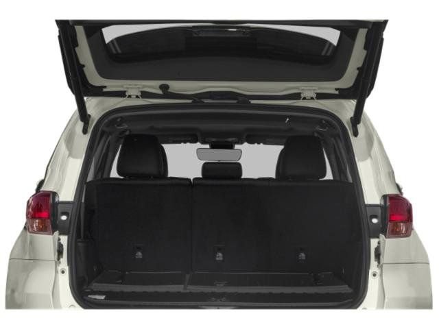 Used 2019 Toyota Highlander XLE FWD image 12