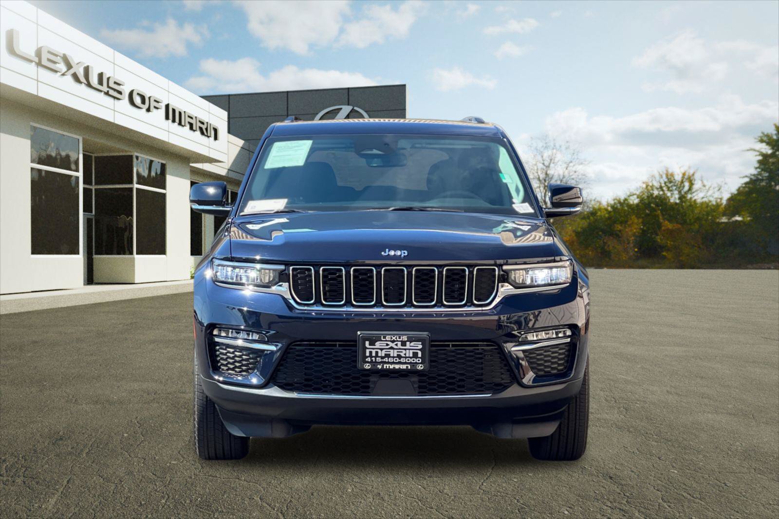 Used 2023 Jeep Grand Cherokee Limited w/ Trailer Tow Prep Group (B) AWD/4WD image 6