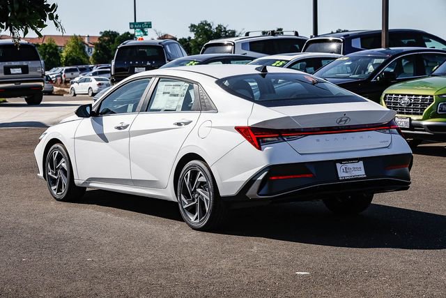 New 2026 Hyundai Elantra Limited FWD image 2