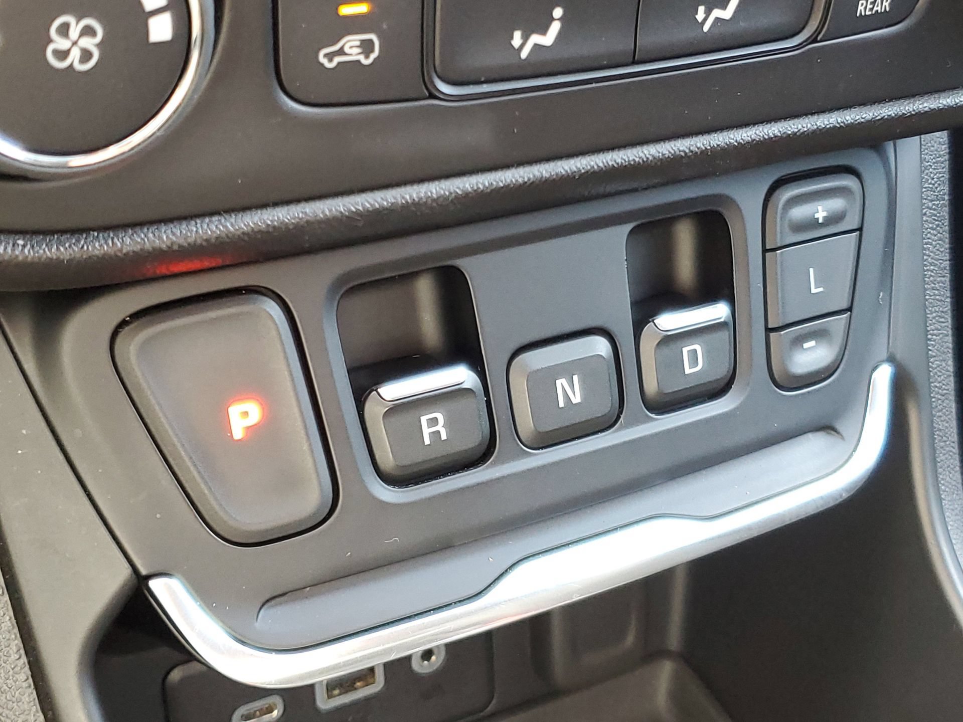 Used 2018 GMC Terrain SLE FWD image 31