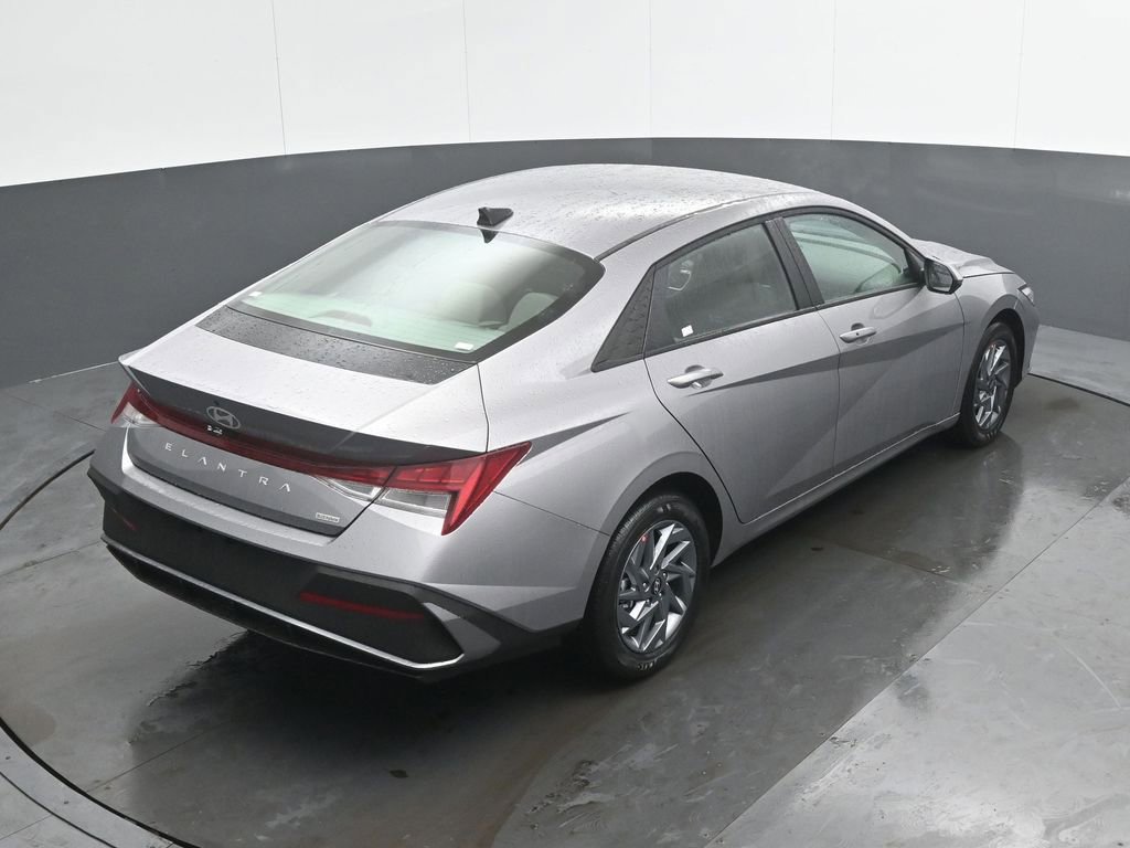 New 2026 Hyundai Elantra Hybrid FWD image 36