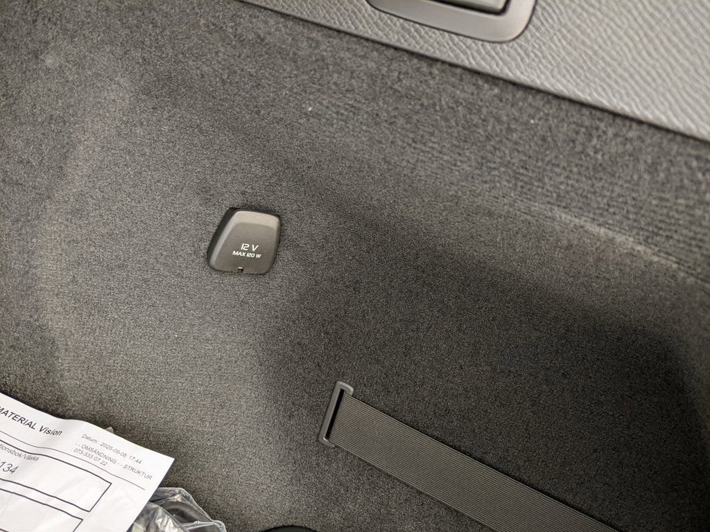 New 2026 Volvo XC90 B6 Plus w/ Protection Package Premier image 29