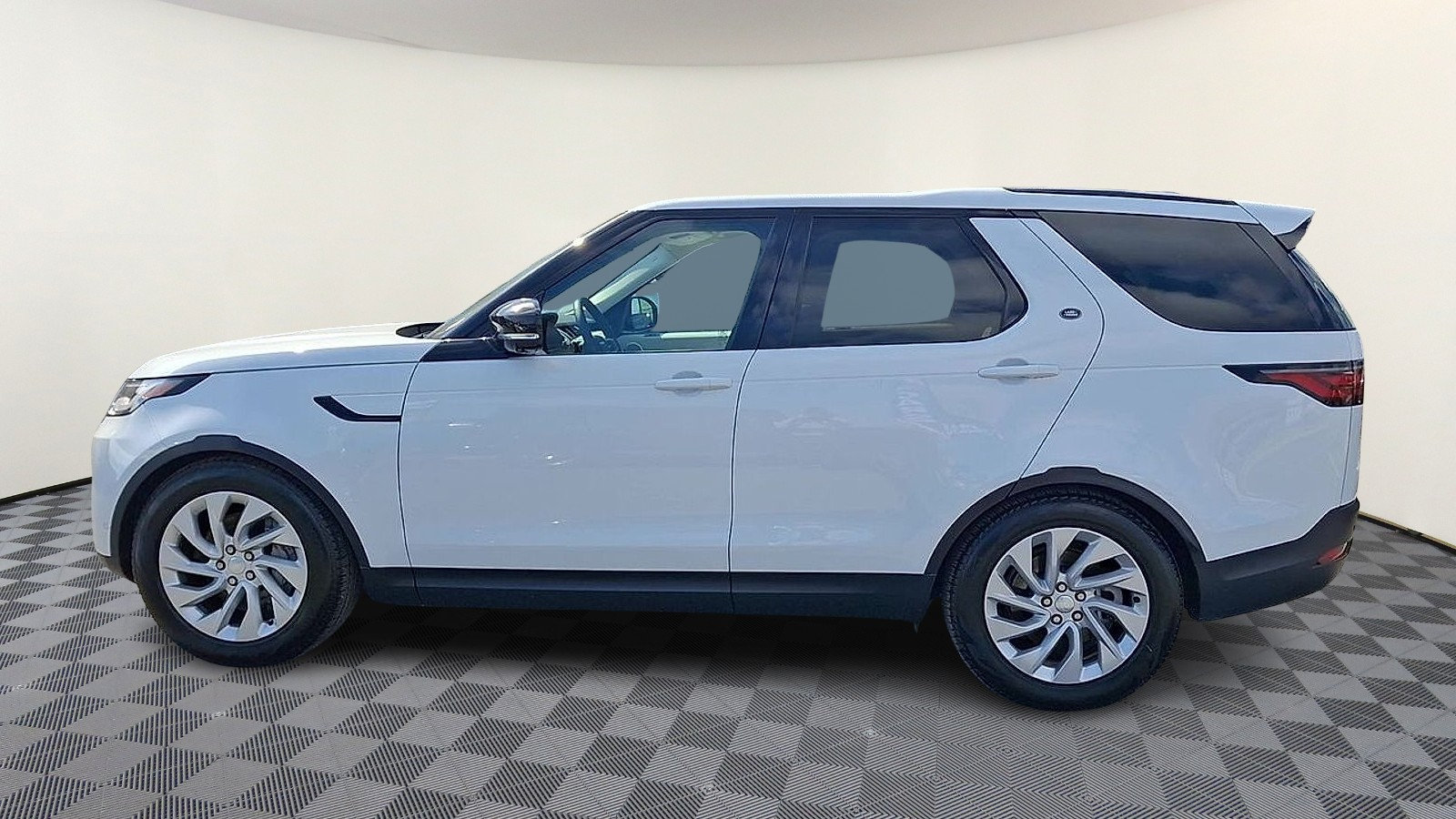 Certified 2026 Land Rover Discovery S AWD/4WD image 5