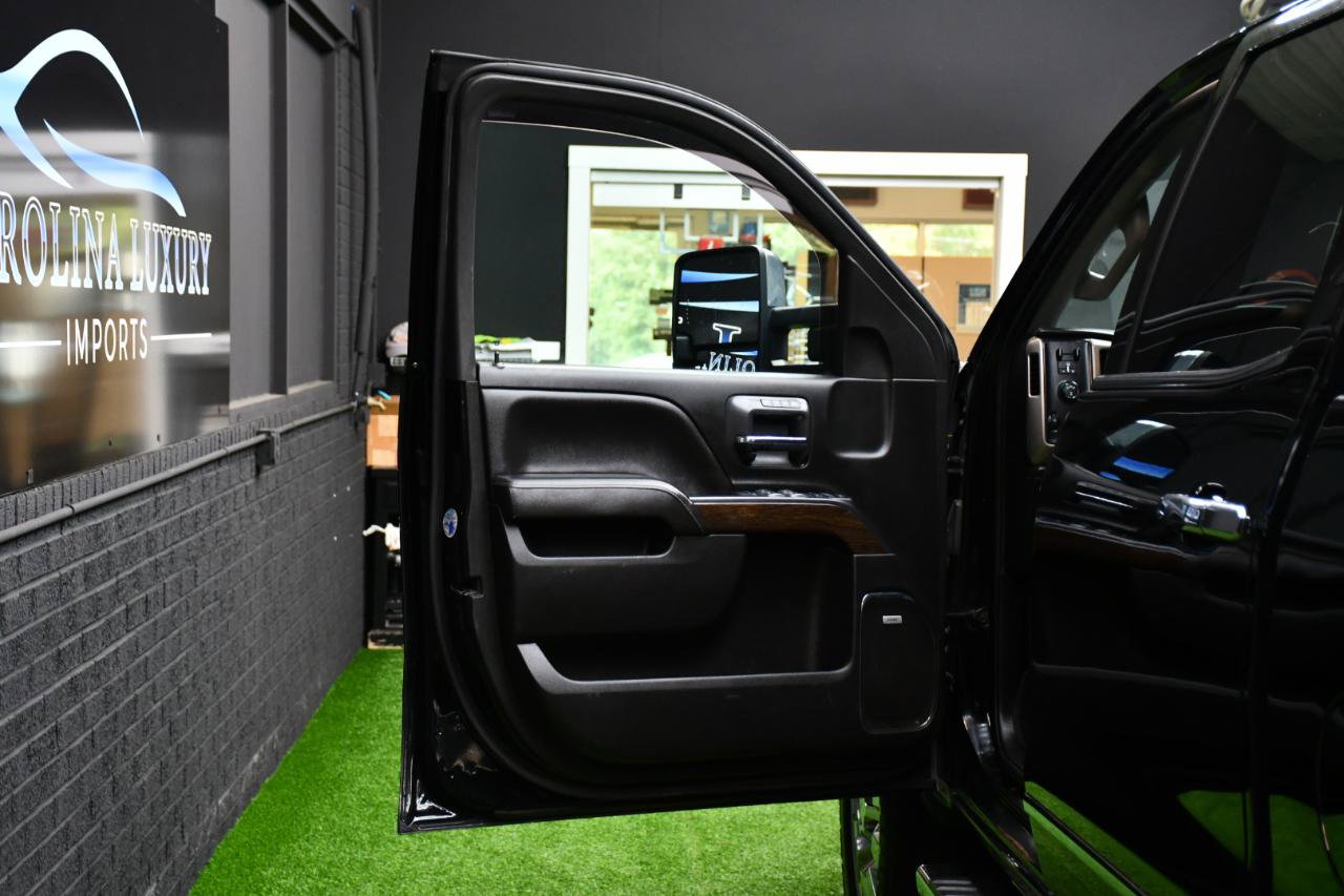 Used 2019 GMC Sierra 2500 Denali w/ Duramax Plus Package AWD/4WD image 12