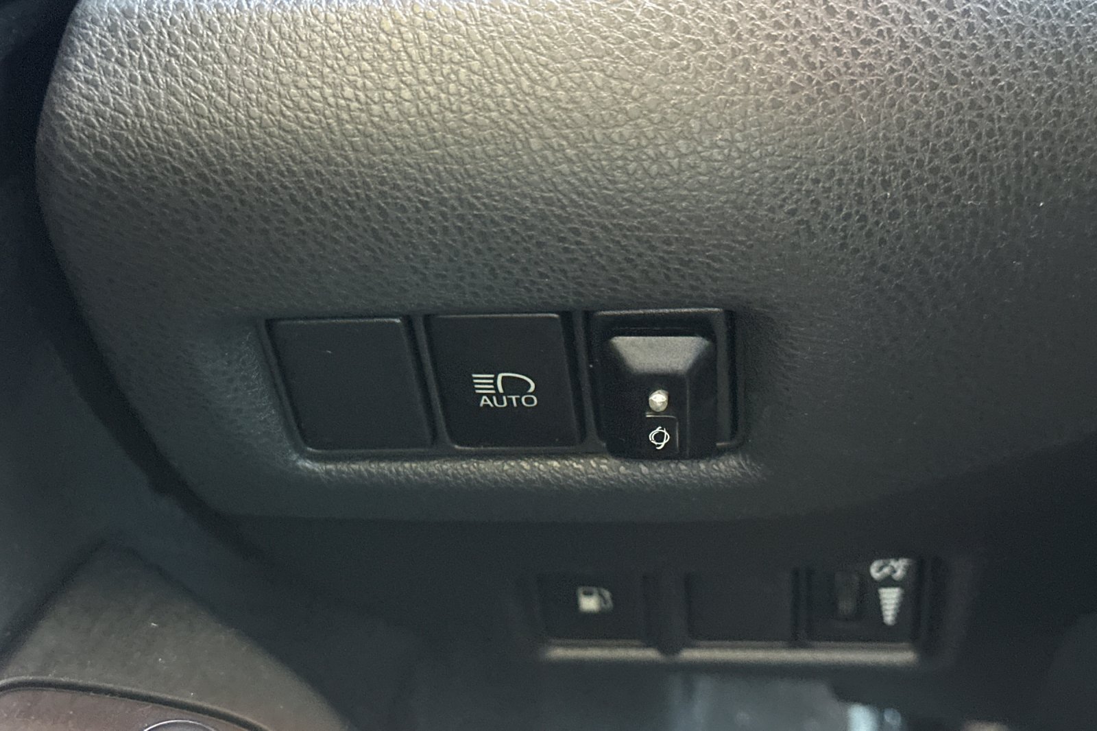 Certified 2018 Toyota C-HR XLE FWD image 30
