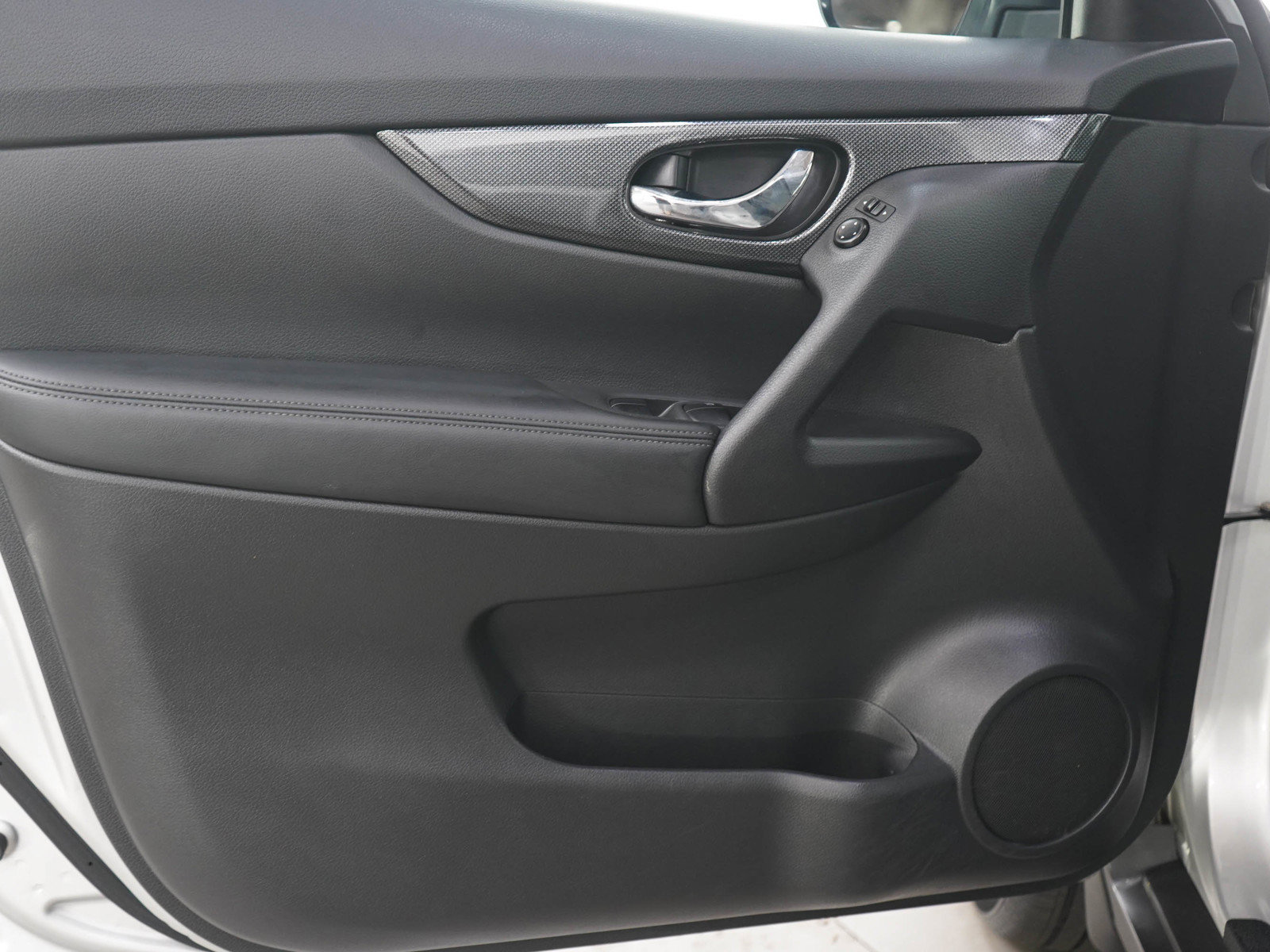 Used 2016 Nissan Rogue SL AWD/4WD image 19