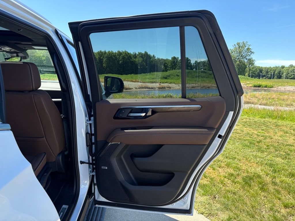 New 2026 Chevrolet Tahoe High Country w/ LPO, Illumination Package AWD/4WD image 43