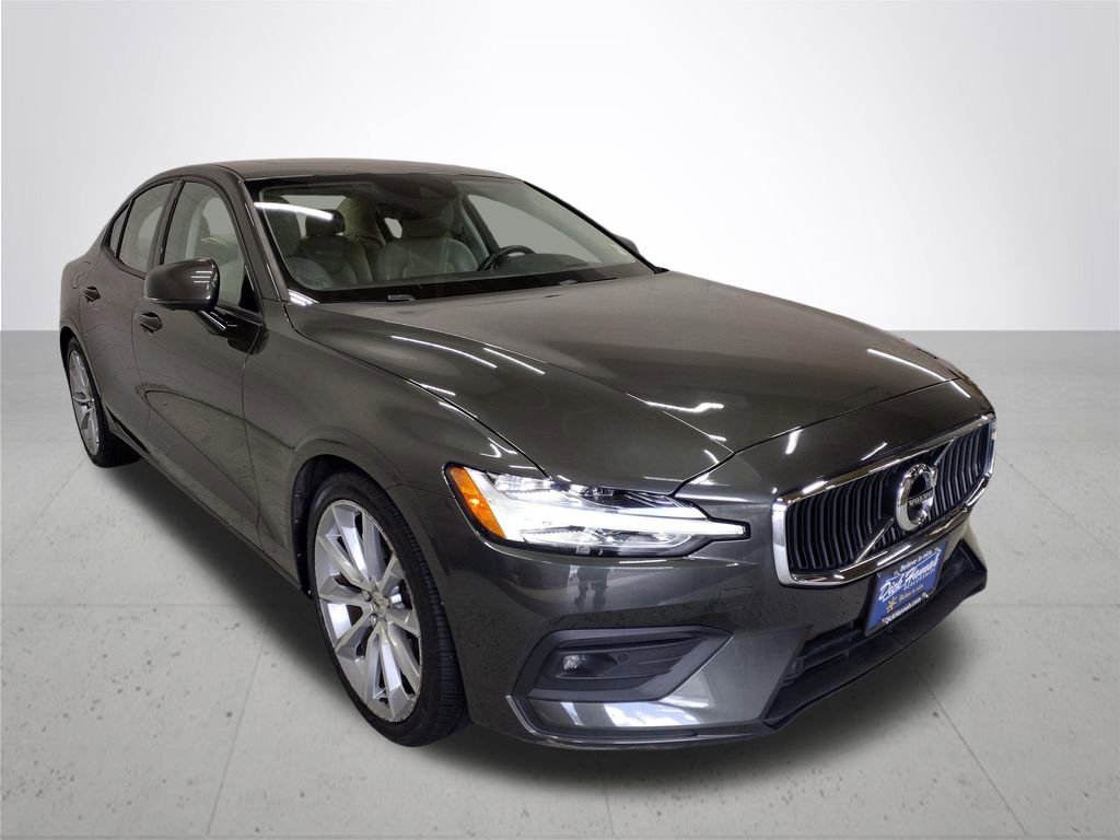 Used 2021 Volvo S60 T6 Momentum w/ Advanced Package AWD/4WD image 4