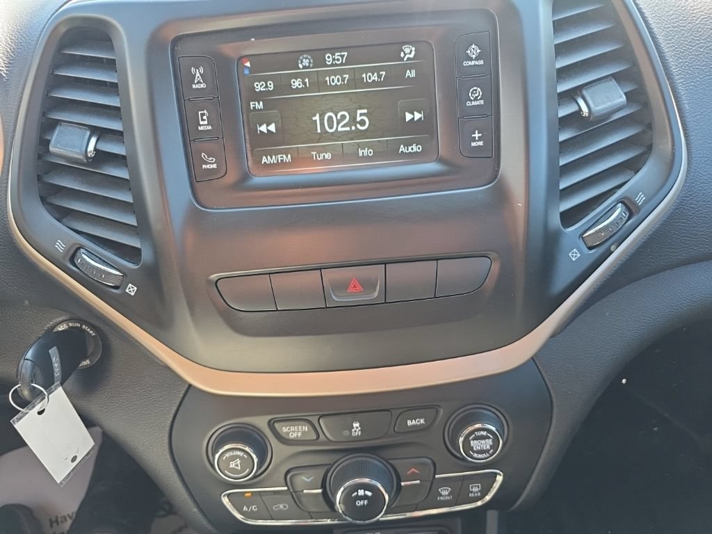 Used 2015 Jeep Cherokee Latitude w/ Cold Weather Group AWD/4WD image 14