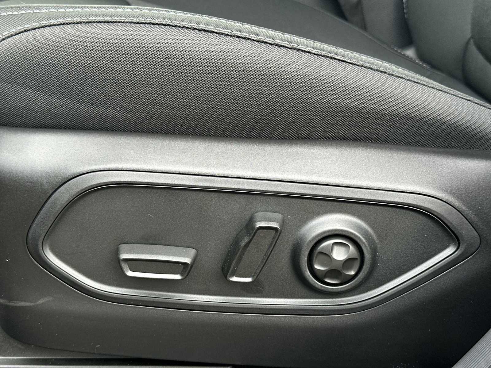 New 2025 Jeep Grand Cherokee Laredo image 14