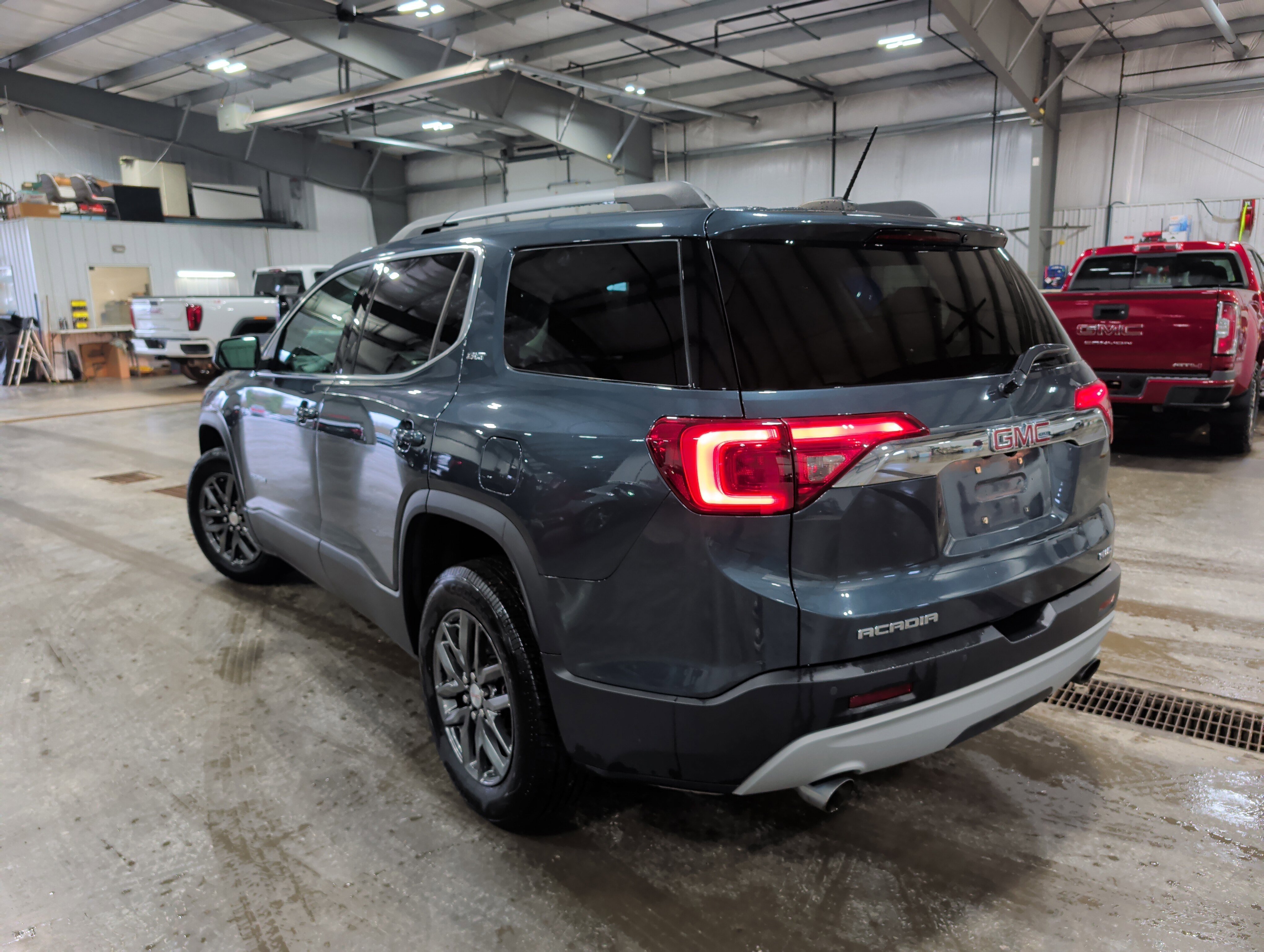Used 2019 GMC Acadia SLT image 4