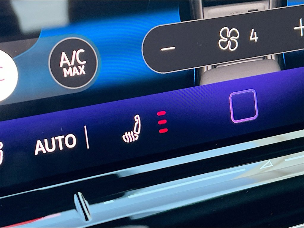 Used 2025 Volkswagen Tiguan SE R-Line image 19