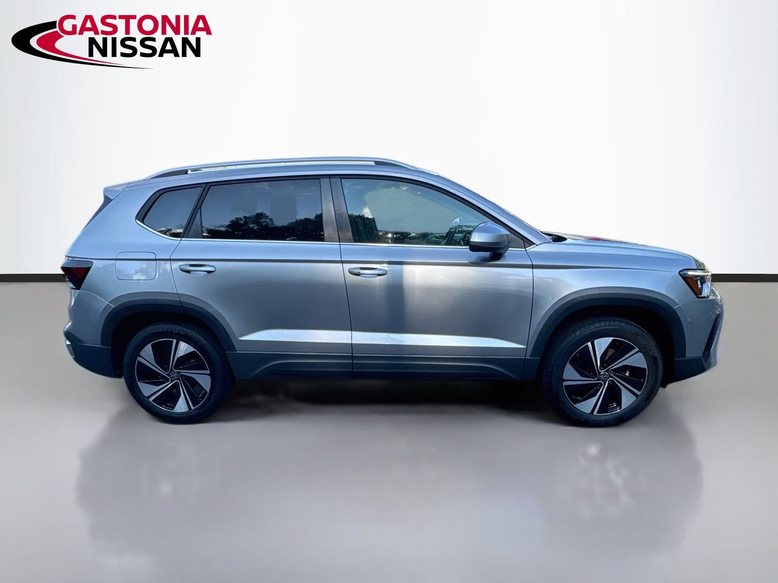 Used 2025 Volkswagen Taos SE AWD/4WD image 10