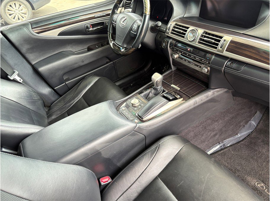 Used 2013 Lexus LS 460 w/ Ultra Luxury Pkg RWD image 24