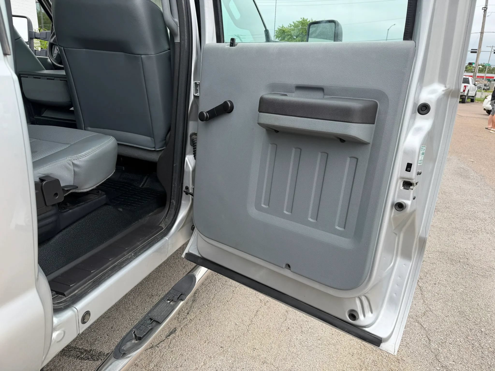 Used 2011 Ford F550 2WD Crew Cab Super Duty image 10