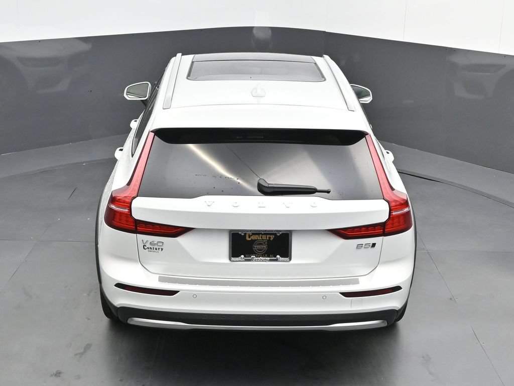 New 2026 Volvo V60 B5 Cross Country Plus w/ Climate Package AWD/4WD image 40