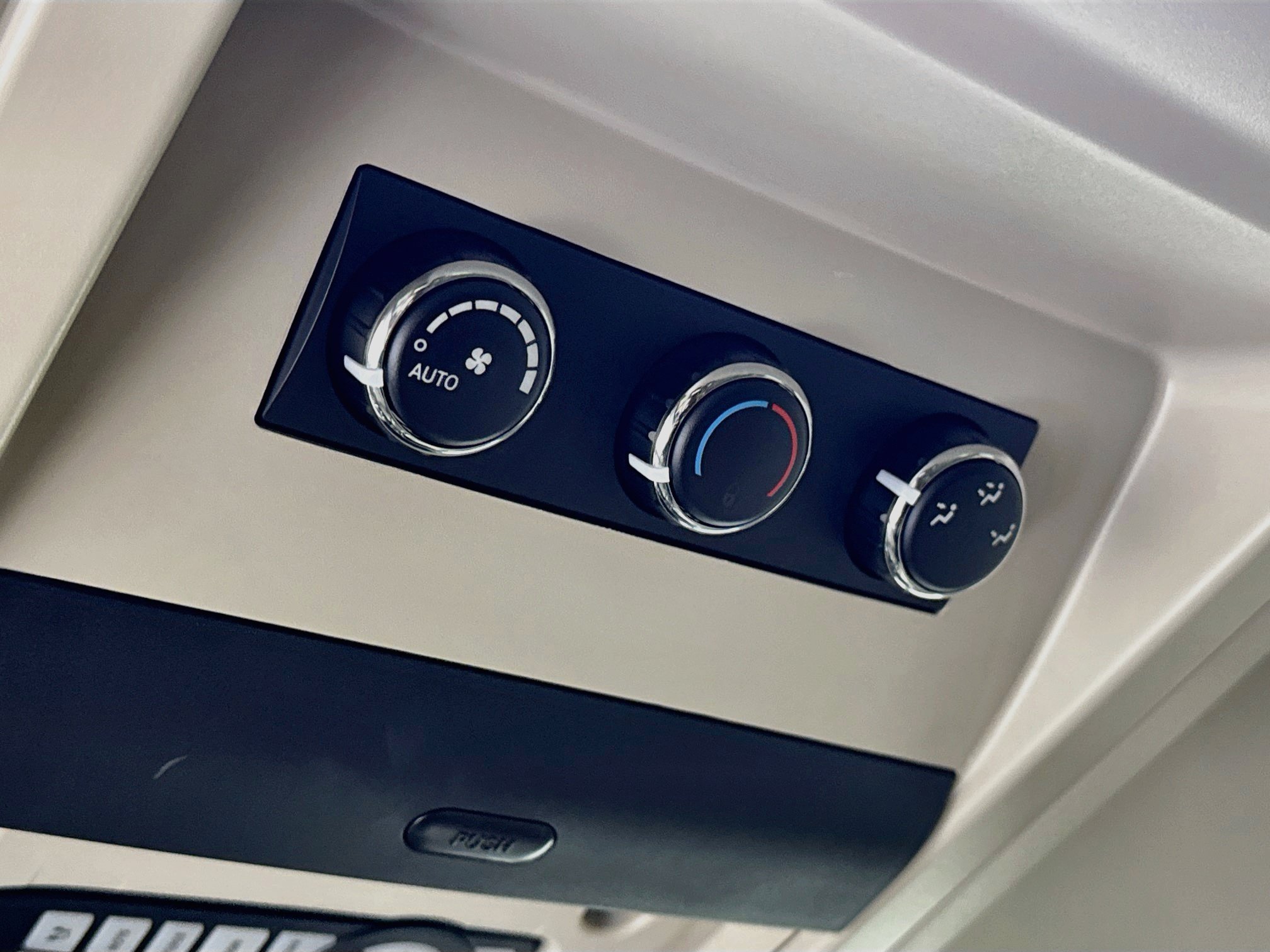 Used 2013 Chrysler Town & Country Touring FWD image 24