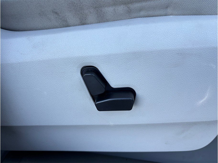 Used 2010 Chrysler Town & Country Limited image 33